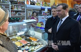Thủ tướng Nga bảo vệ chính sách thả nổi đồng ruble